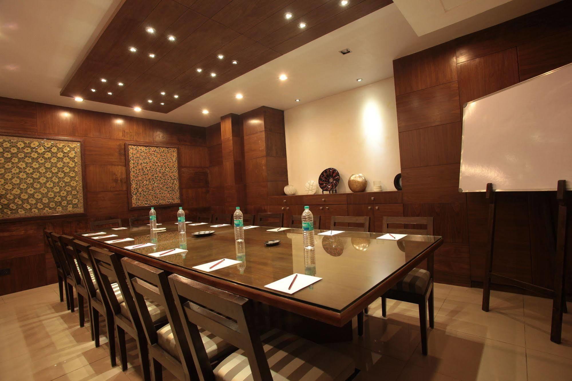 Justa Mg Road Hotel Bangalore Exterior photo