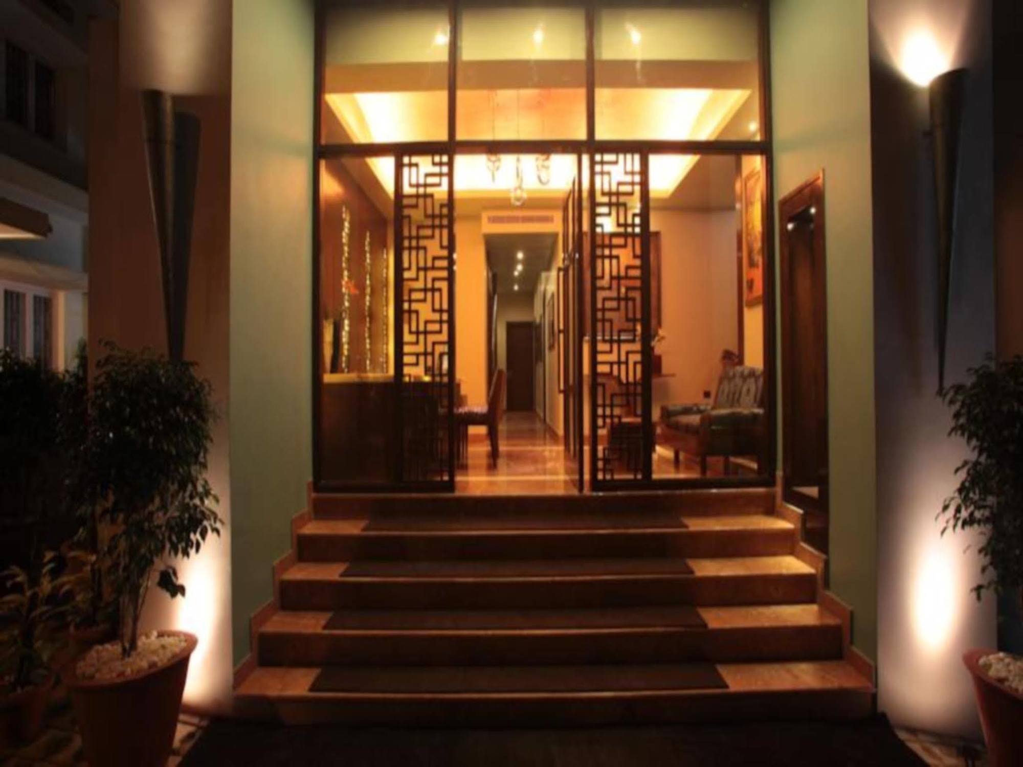 Justa Mg Road Hotel Bangalore Exterior photo